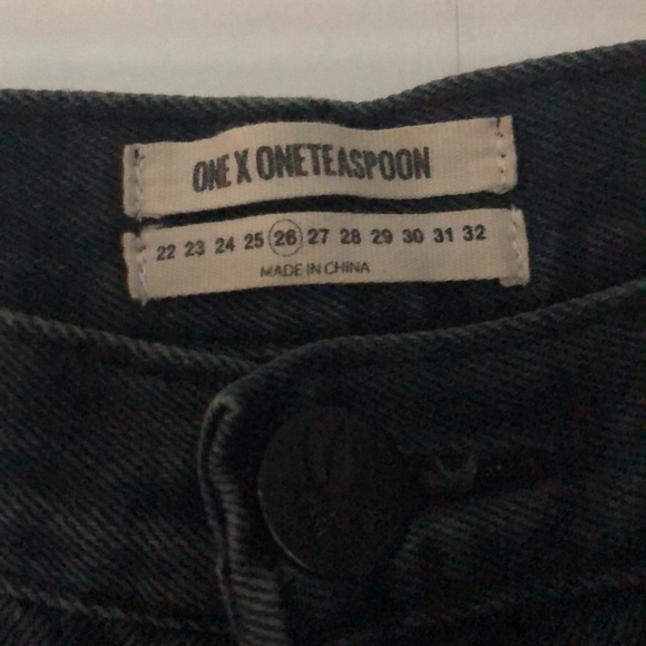 One by one teaspoon jeans from  Aritzia 🖤 - Picture 3 of 5